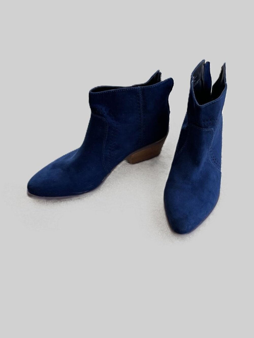 JustFab Navy Suede Ankle Boots – Size 8